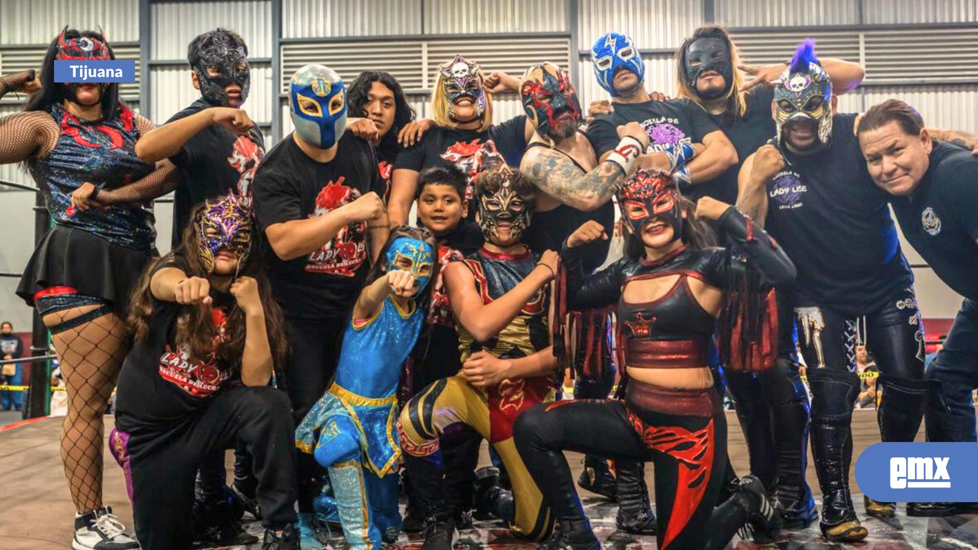 EMX-Organizan-posada-navideña-en-la-Zona-Norte-con-lucha-libre,-regalos-y-convivencia-familiar