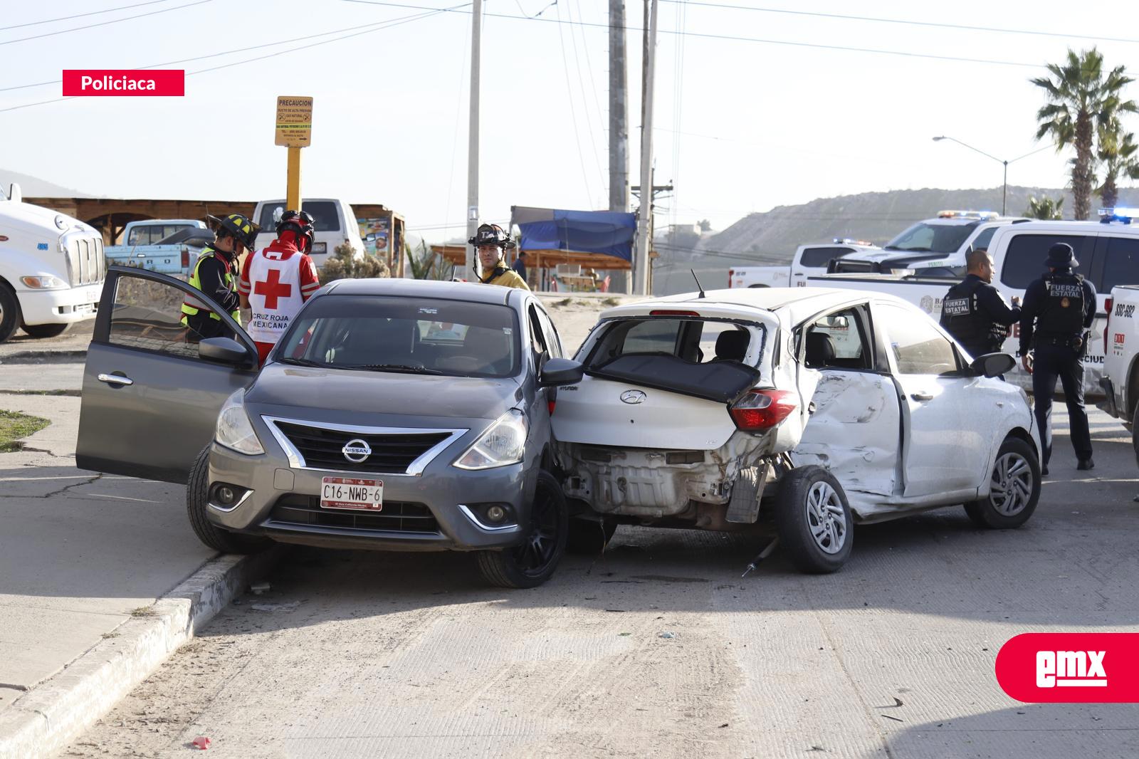 EMX-Choca-unidad-de-la-Fuerza-Estatal-y-vehículo-particular-en-el-Parque-Industrial-el-Florido;-agente-resulta-lesionado