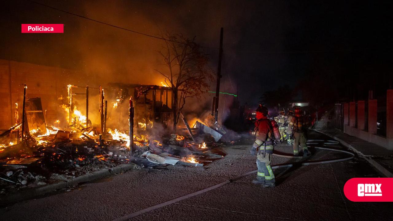 EMX-Casa-de-madera-queda-en-cenizas-tras-siniestro-en-Lomas-de-la-Amistad