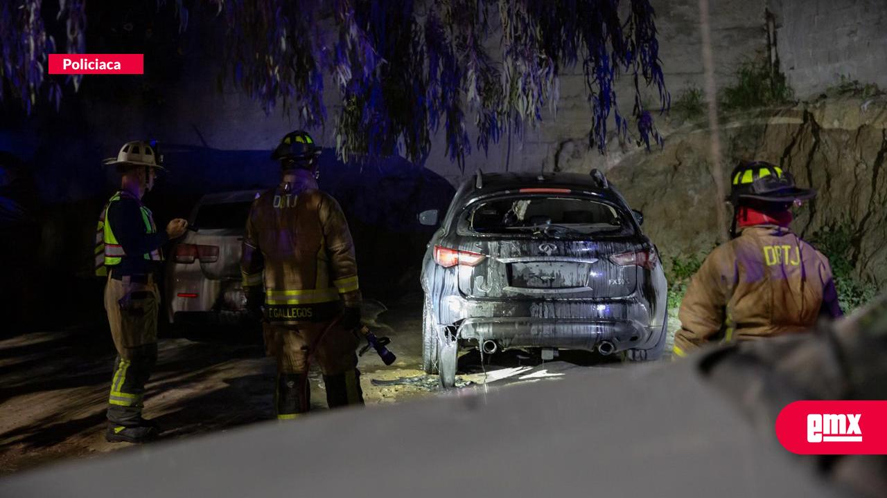 EMX-Incendian-dos-autos-en-la-colonia-La-Cima