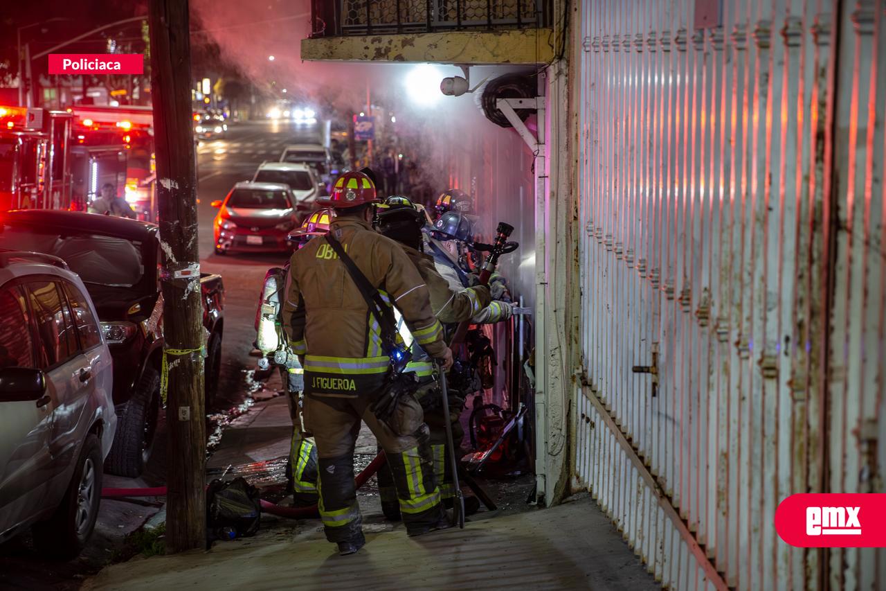 EMX-Intentan-incendiar-barbería-con-bombas-molotov-en-la-Zona-Centro