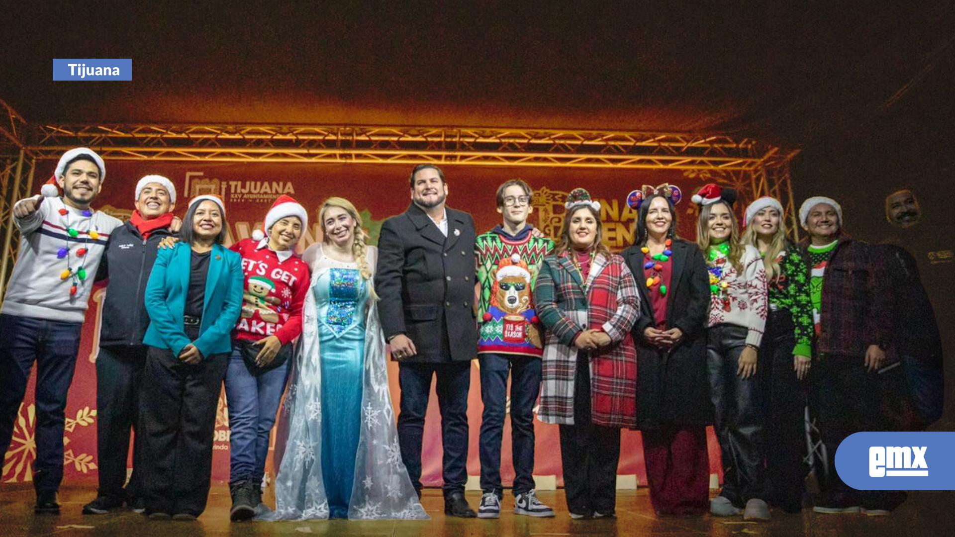 EMX-Caravana-navideña-reúne-a-familias-en-el-bulevar-Insurgentes