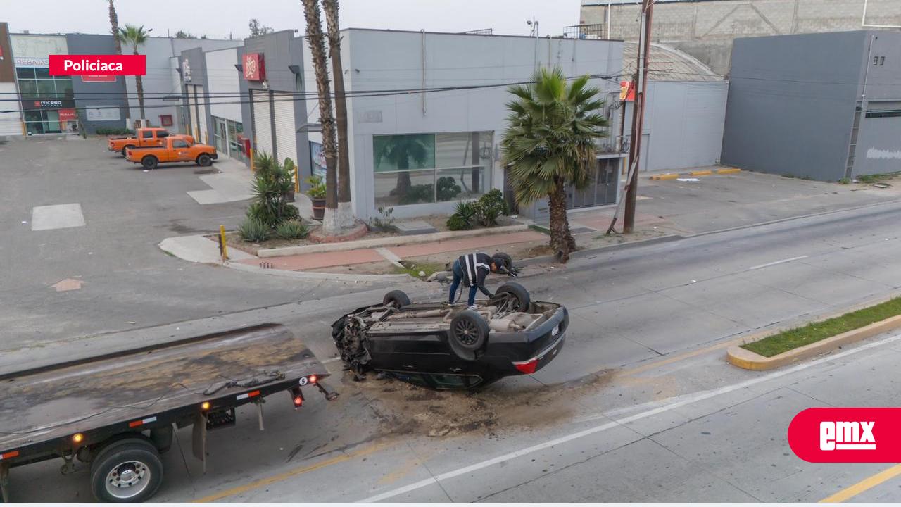 EMX-Abandonan-auto-tras-chocar-en-la-Vía-Rápida