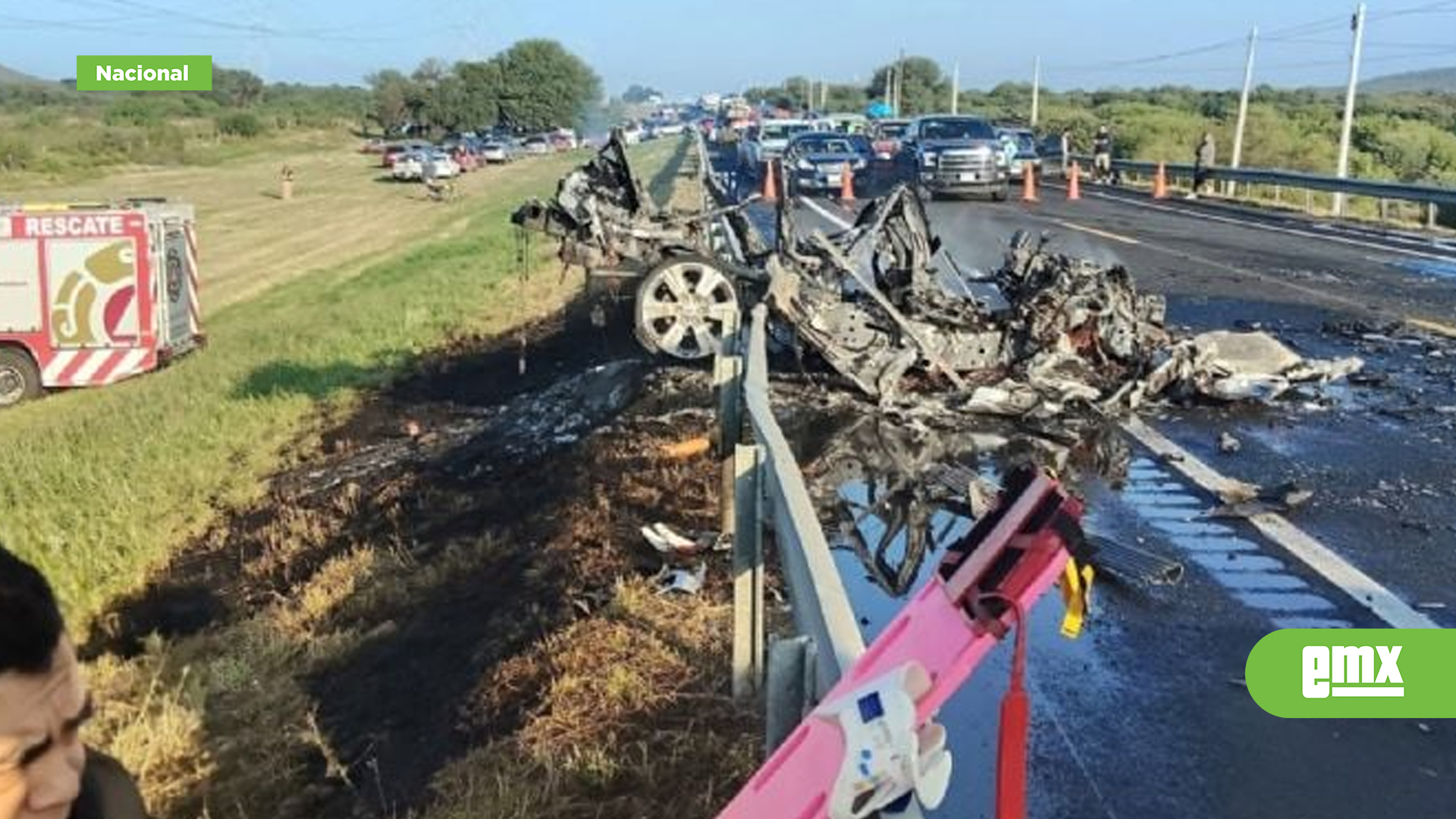 EMX-Mueren-tres-personas-y-seis-están-heridas-por-choque-en-la-carretera-Victoria–Zaragoza,-Tamaulipas