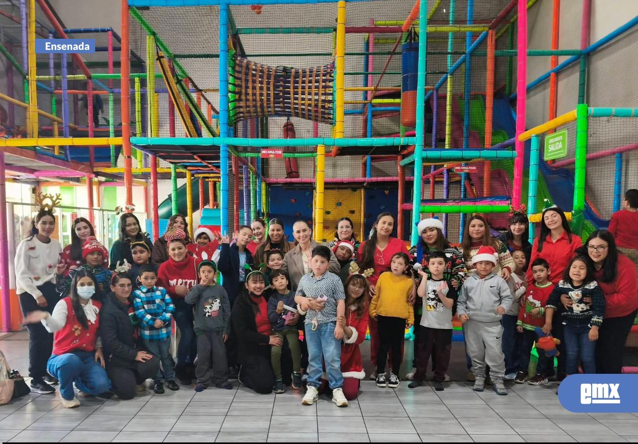 EMX-Celebra-DIF-Ensenada-posada-navideña-del-programa-Maestro-Sombra