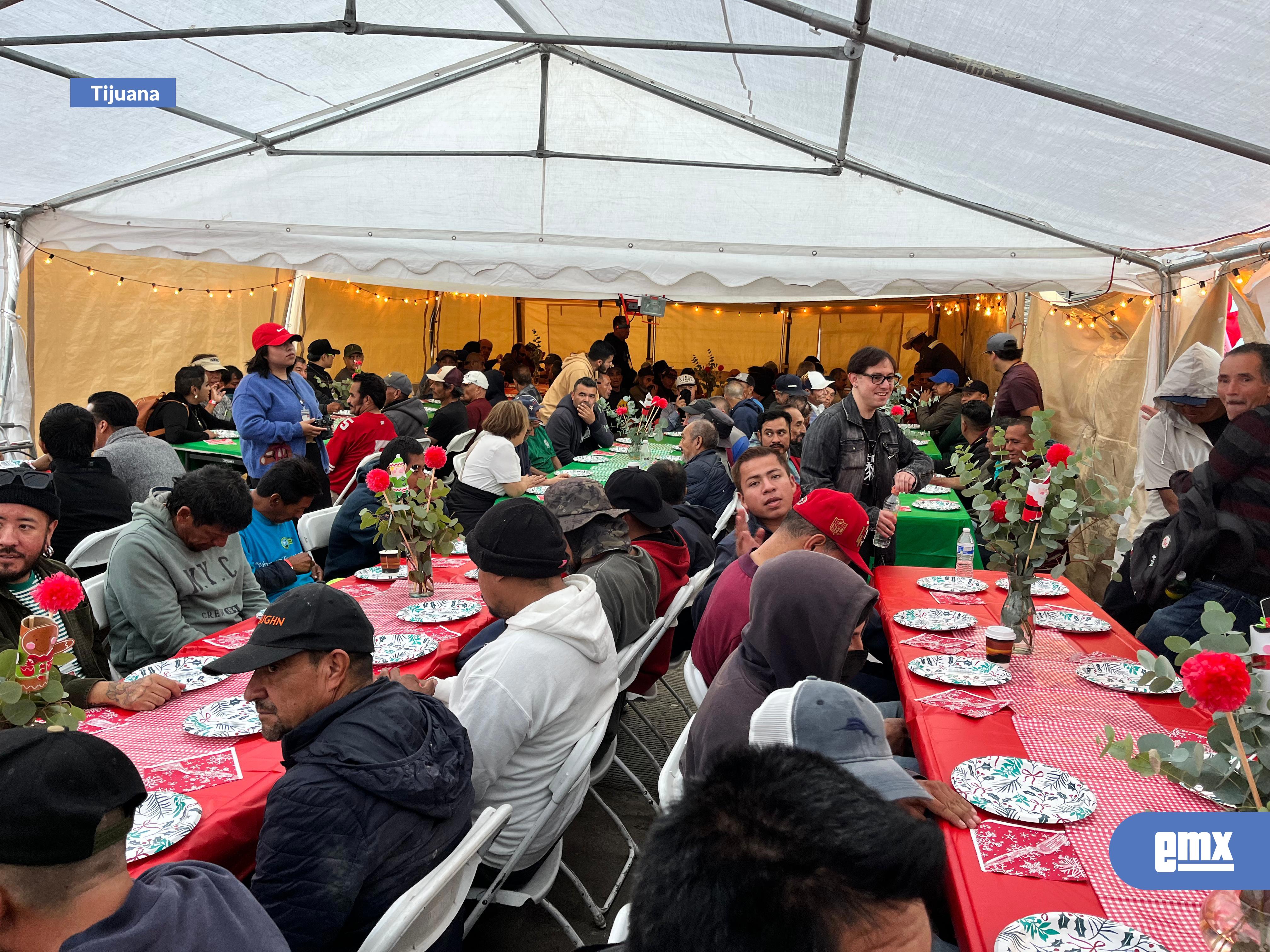 EMX-Brinda-ZN-Red-cena-navideña-a-población-vulnerable-de-la-Zona-Norte-de-Tijuana