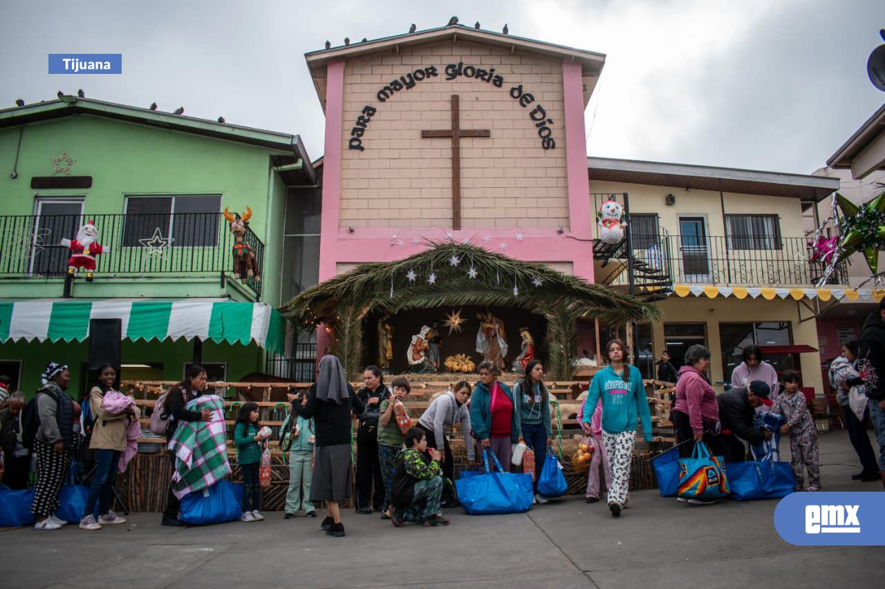 EMX-La-Casa-de-los-pobres-lleva-esperanza-a-más-de-1,600-familias-esta-Navidad