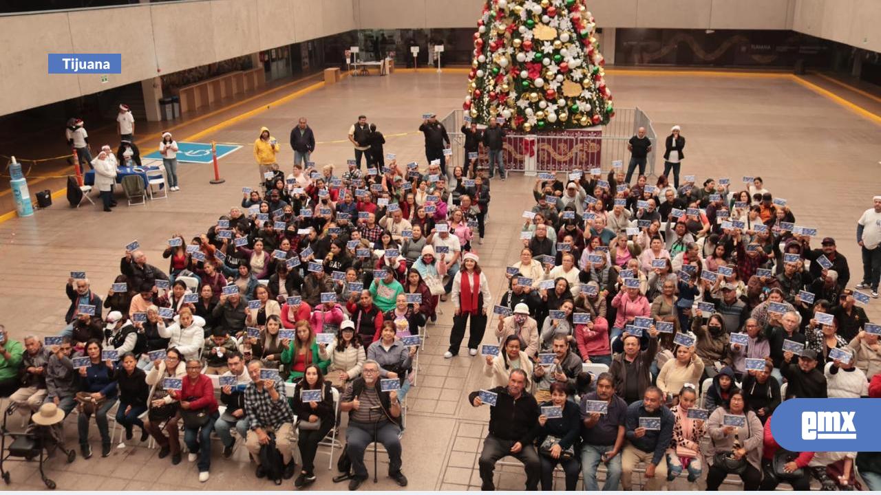 EMX-Promueve-regidora-Gina-Arana-la-convivencia-familiar-y-regala-250-vales-de-despensa