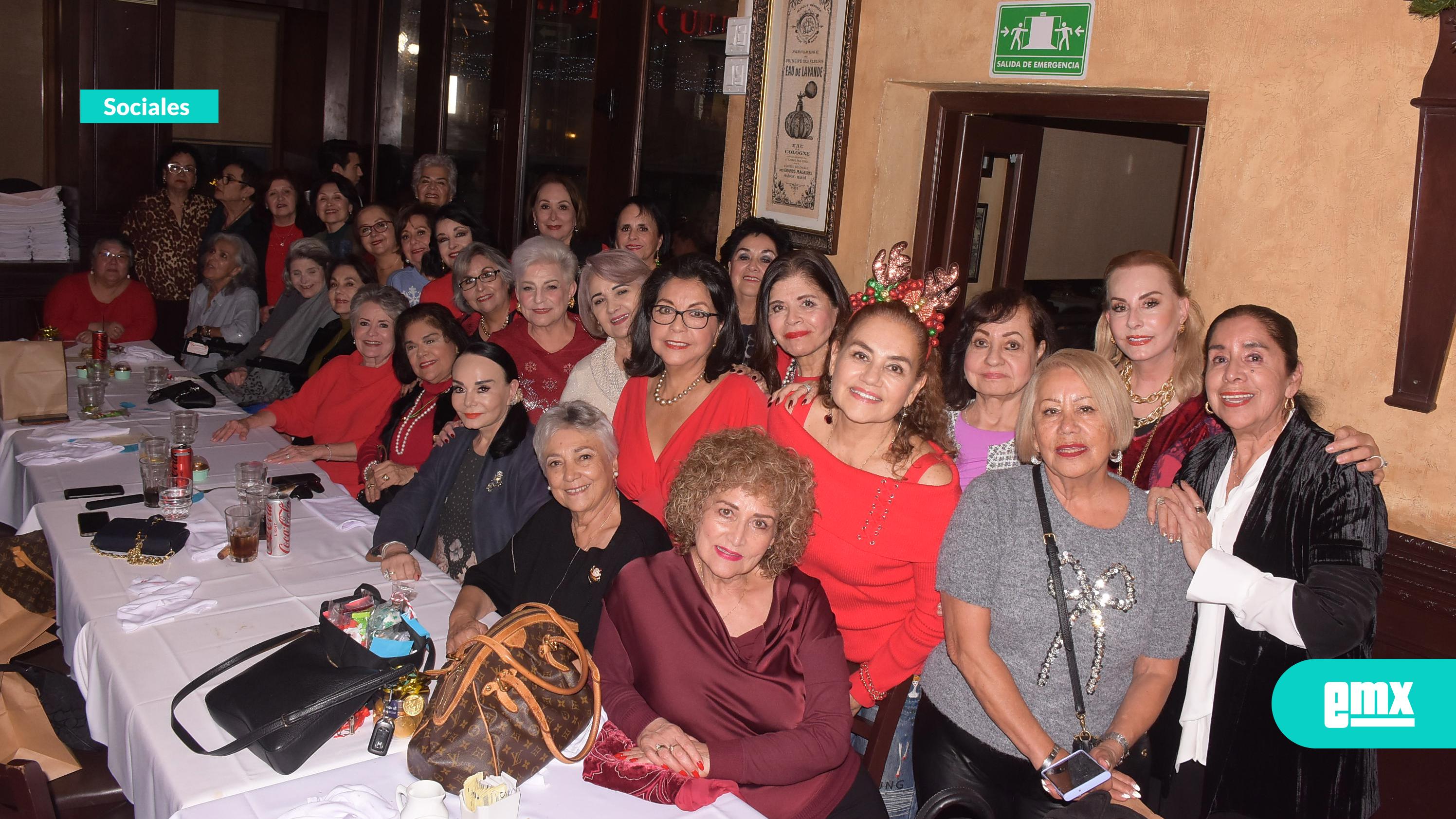 EMX-Comparten-gratos-momentos-en-cena-de-gala-decembrina