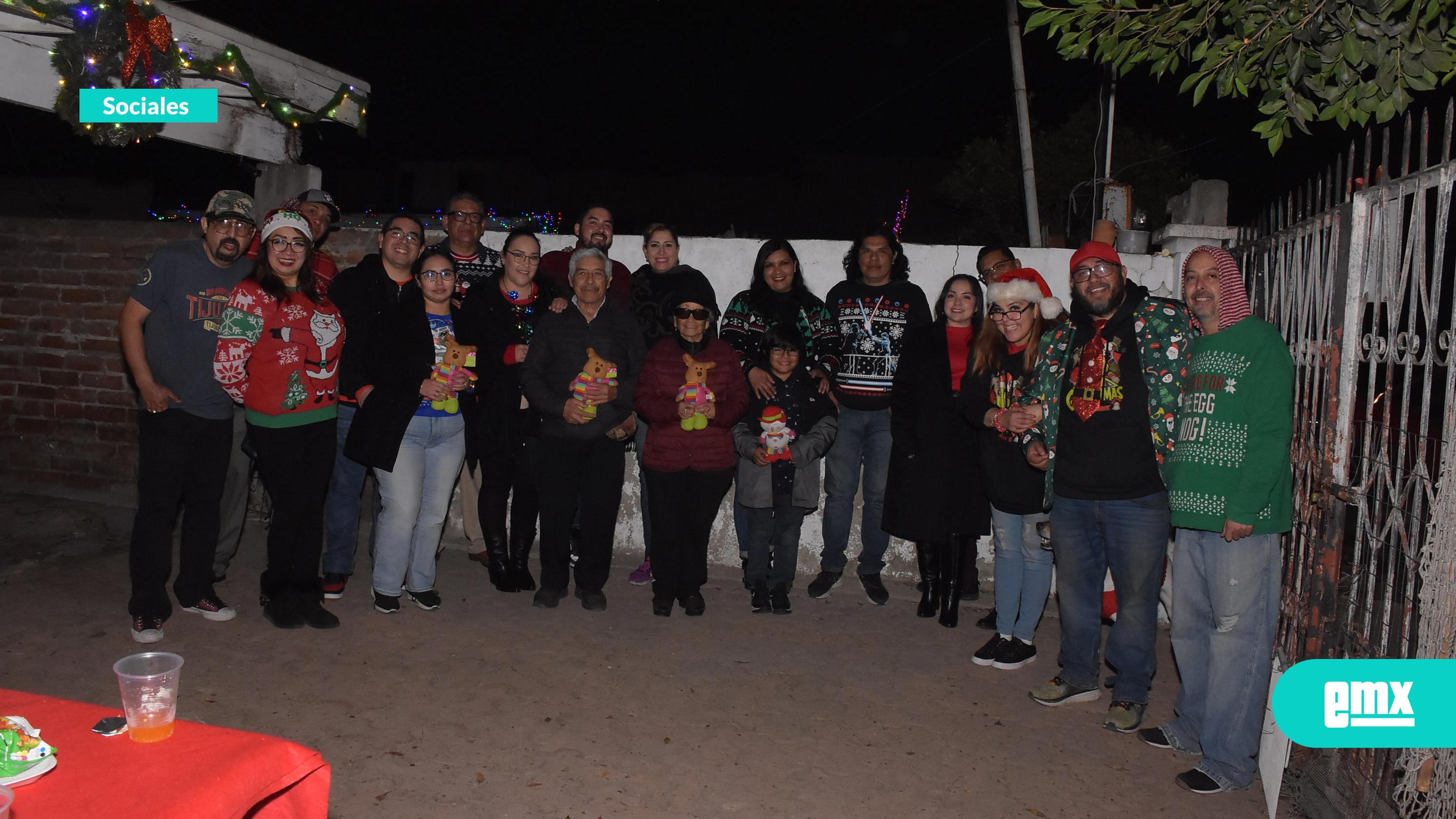 EMX-Divertida-reunión-navideña-con-temática-Ugly-Christmas-Sweater-2025