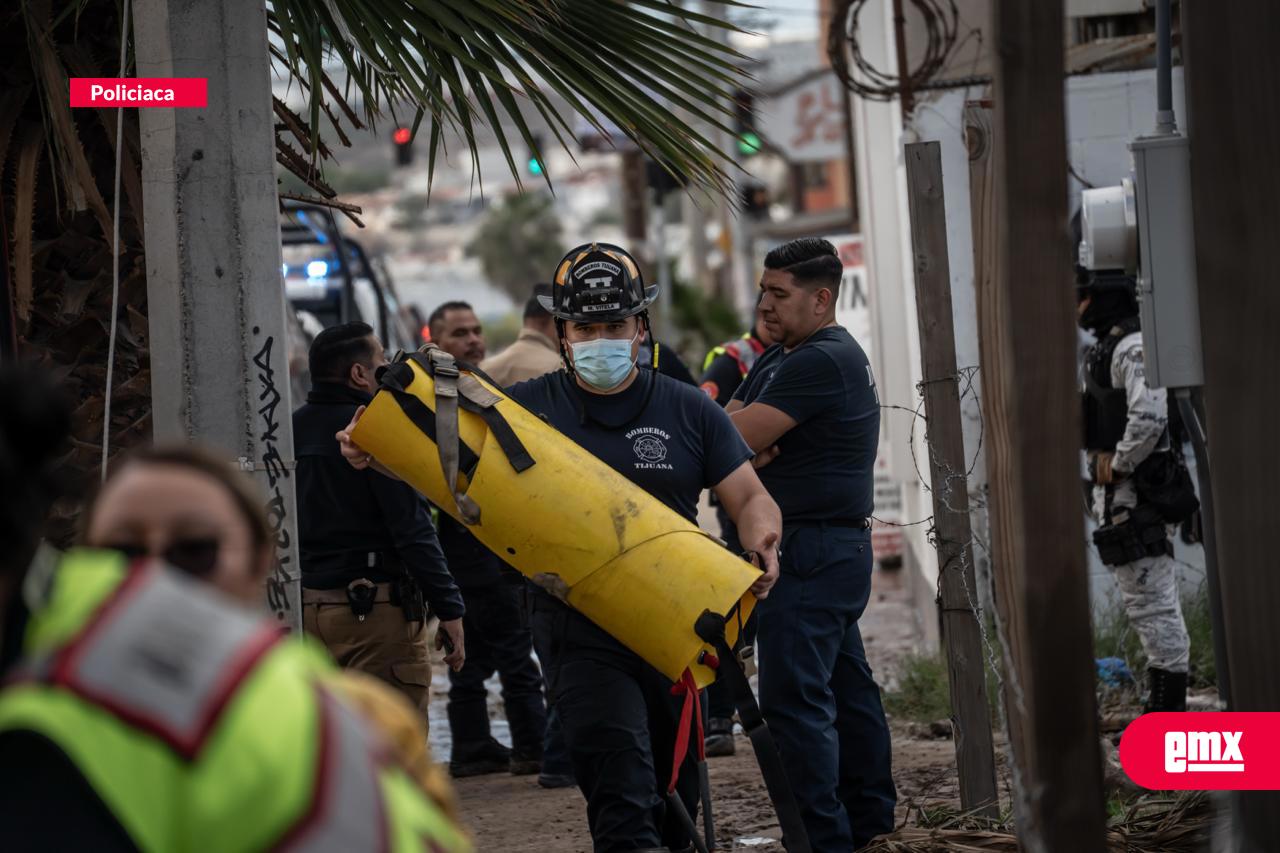 EMX-Bomberos-recuperan-cuerpo-en-canal-pluvial-de-la-colonia-Las-Américas