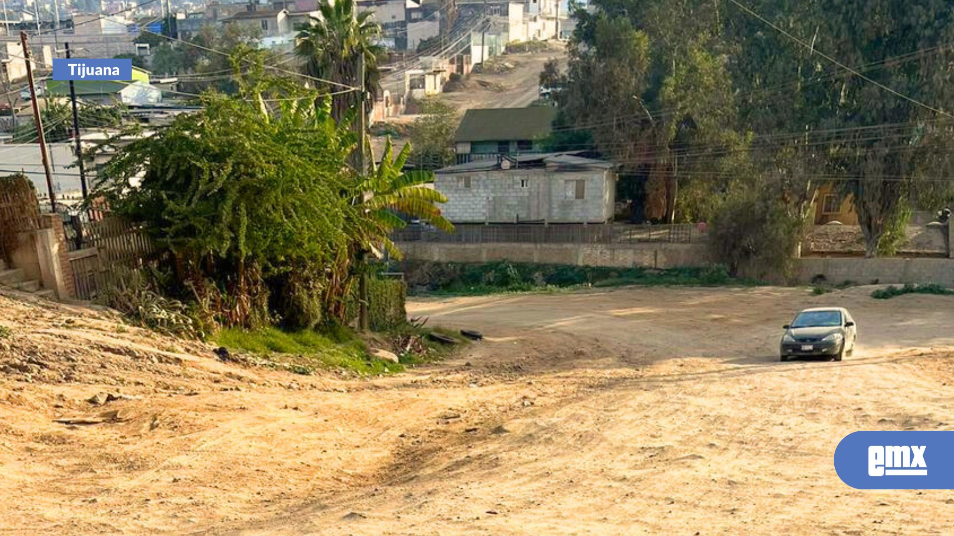 EMX-Vecinos-de-la-colonia-Las-Torres-denuncian-deterioro-de-calle-principal