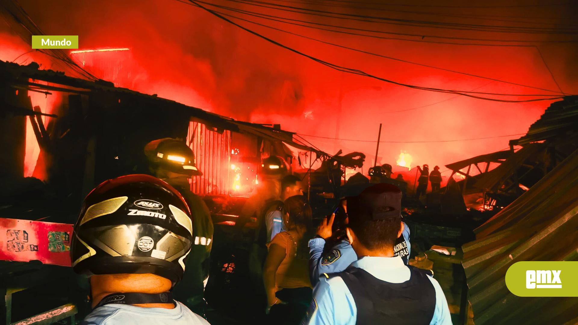 EMX-Voraz-incendio-destruye-al-menos-50-negocios-en-el-Mercado-Medina-de-San-Pedro-Sula-Honduras