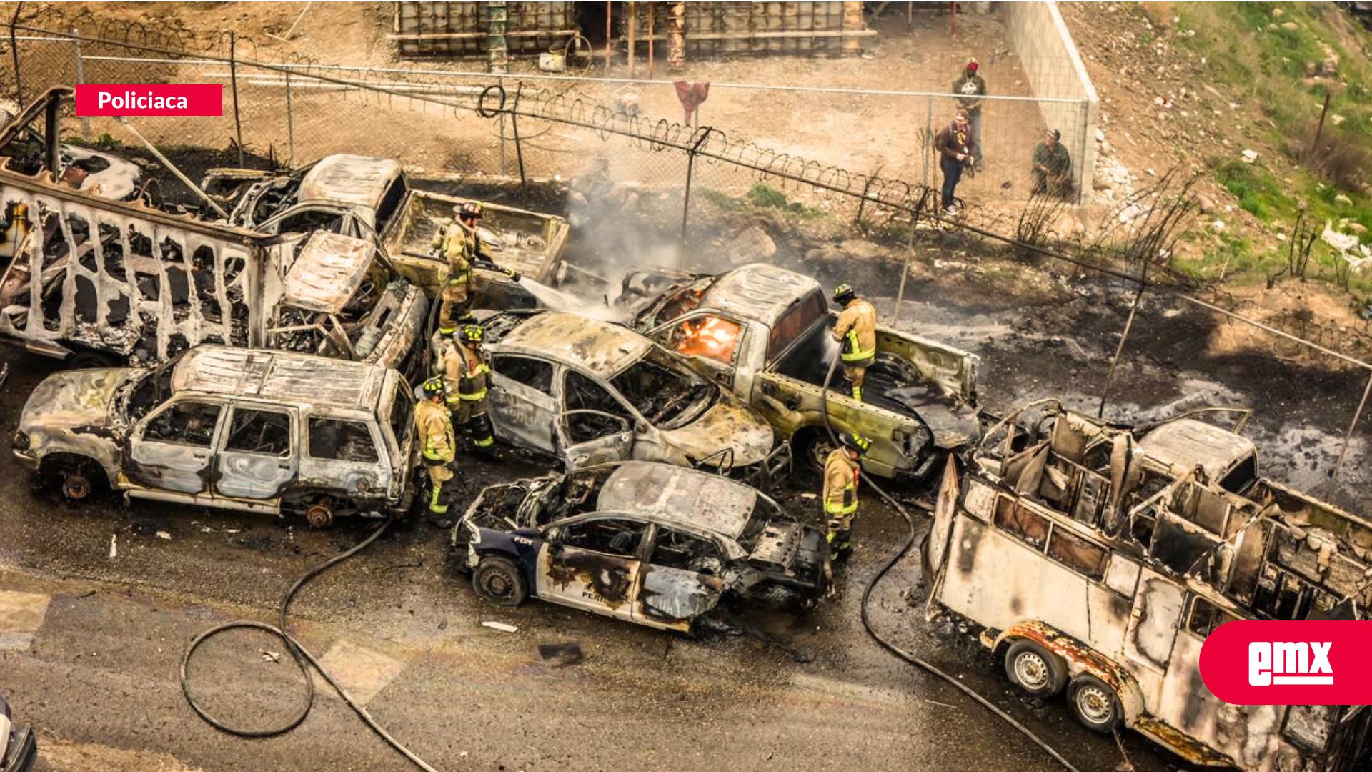 EMX-Incendio-consume-patrullas-en-yonke-de-Santa-Fe