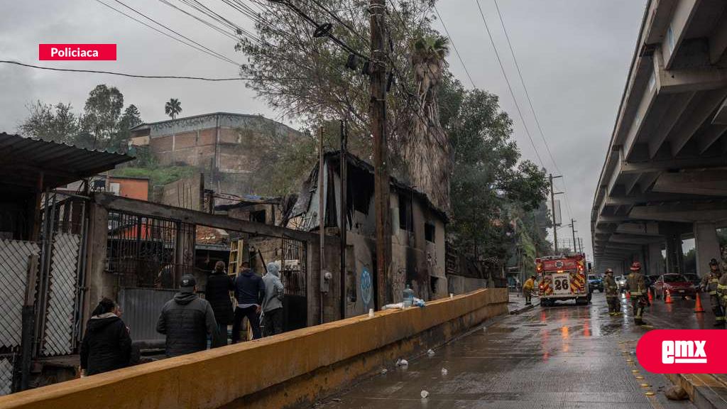 EMX-Se-incendia-vivienda-tipo-cuartería-en-la-colonia-Castillo;-bomberos-evitan-que-el-fuego-se-propague