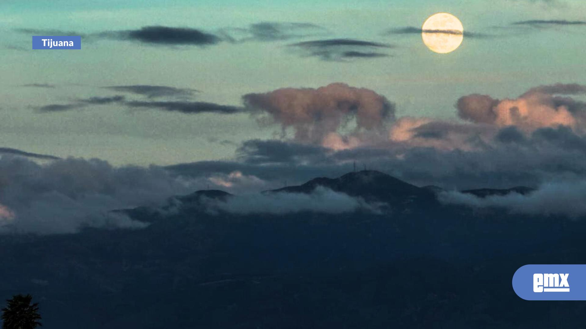 EMX-La-luna-en-fase-creciente-ilumina-el-primer-viernes-de-2026-en-Tijuana