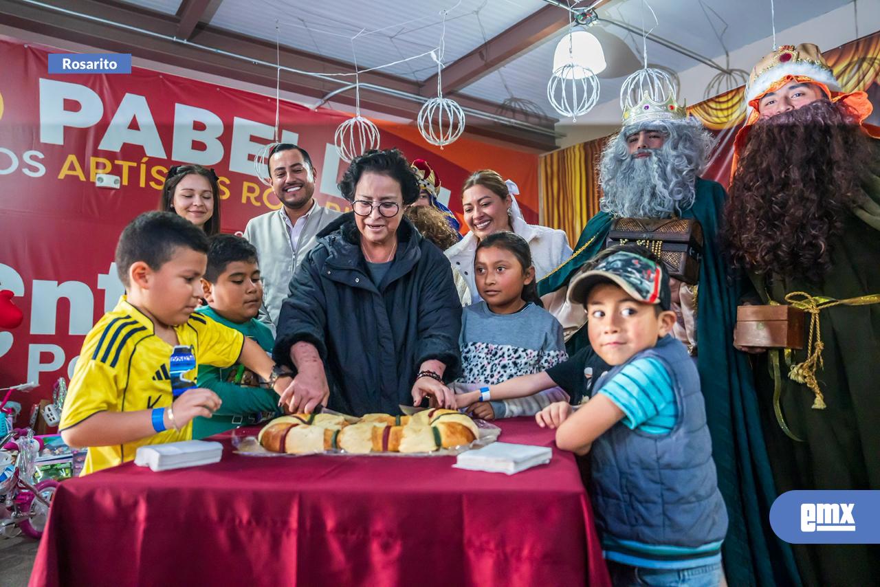 EMX-Llegan-los-Reyes-Magos-a-Playas-de-Rosarito;-obsequian-cientos-de-juguetes-a-niños
