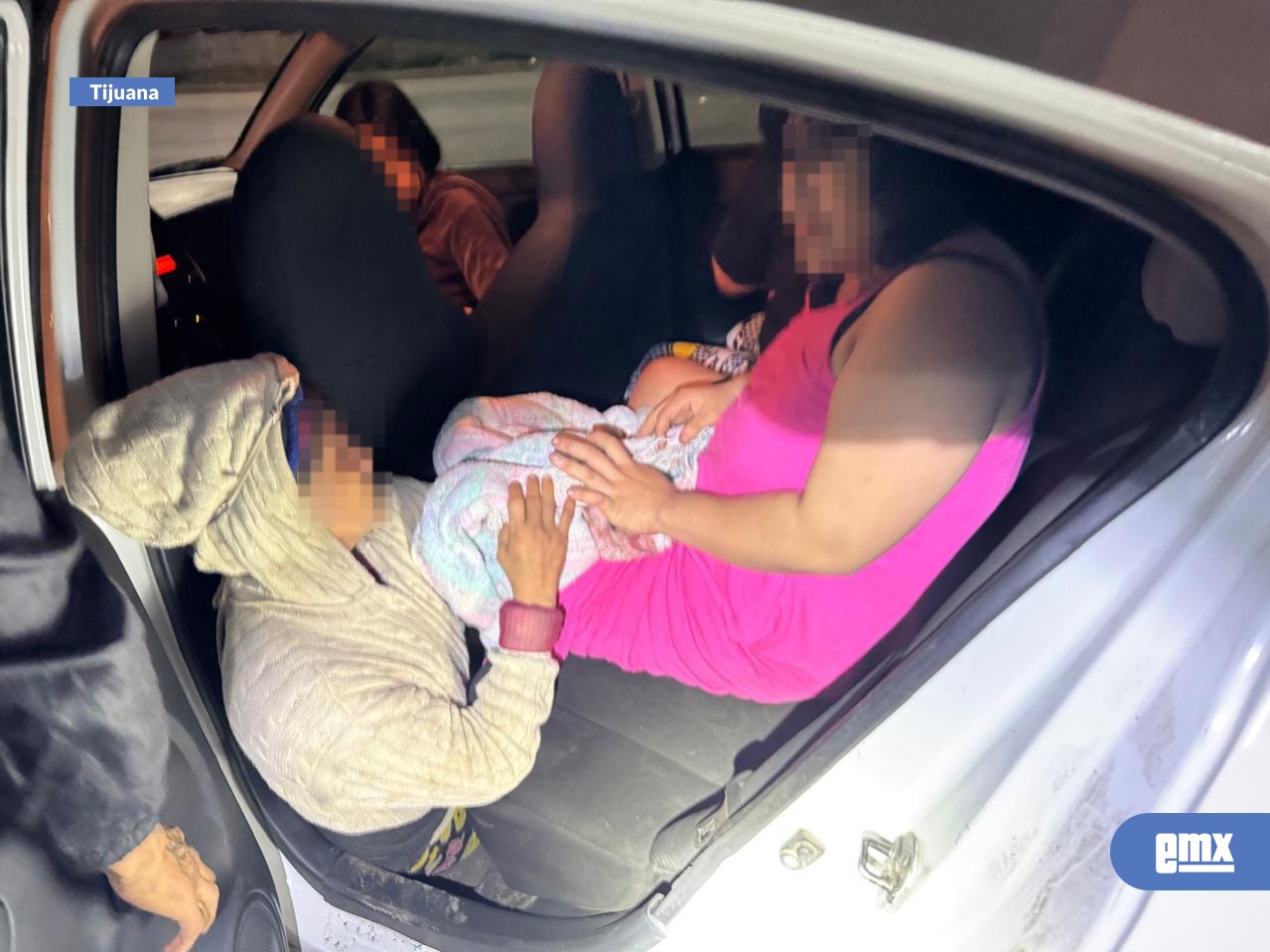 EMX-Auxilian-policías-a-mujer-en-labor-de-parto