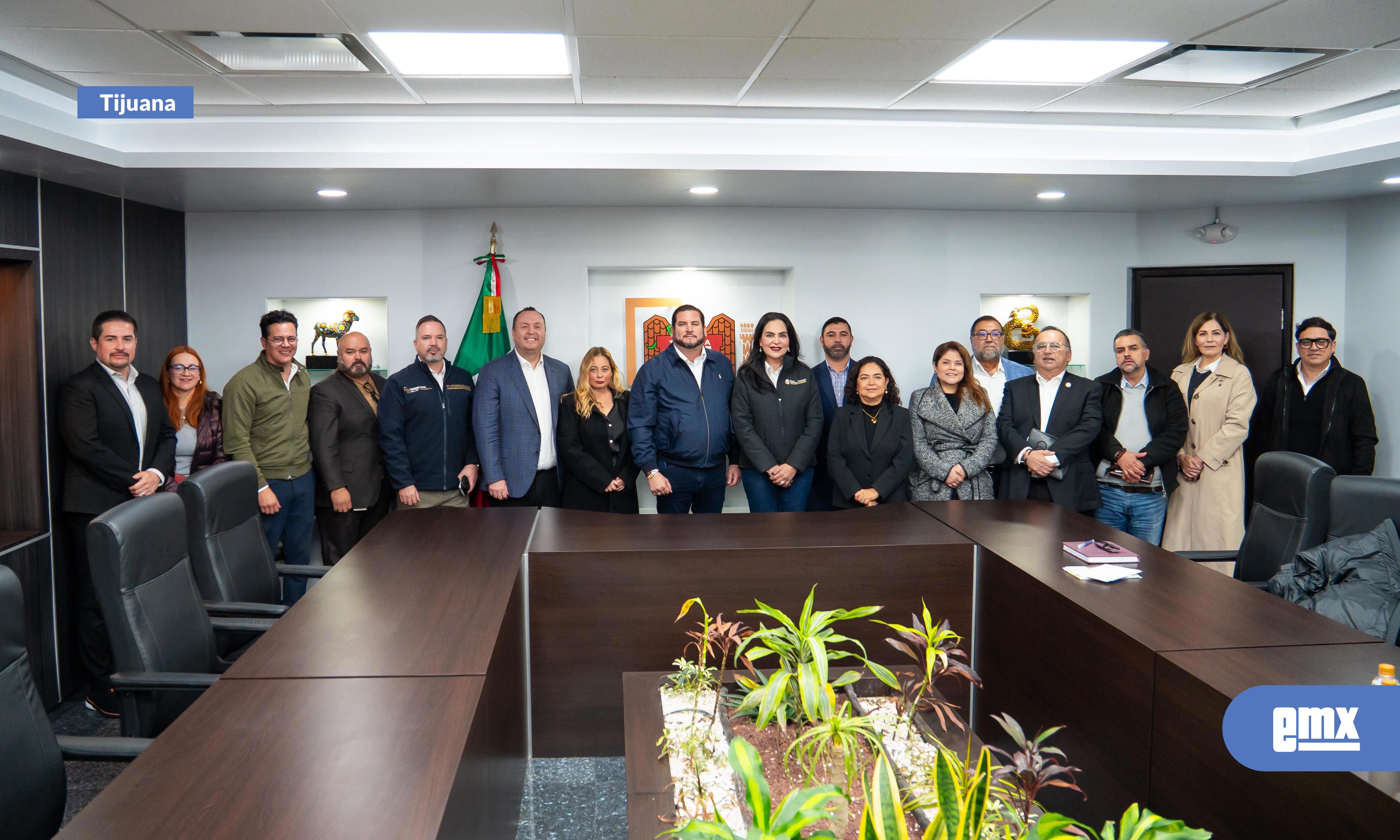 EMX-Se-reúne-Ismael-Burgueño-con-secretaria-de-Turismo-de-BC-y-representantes-de-organismos-empresariales-para-fortalecer-la-seguridad-turística