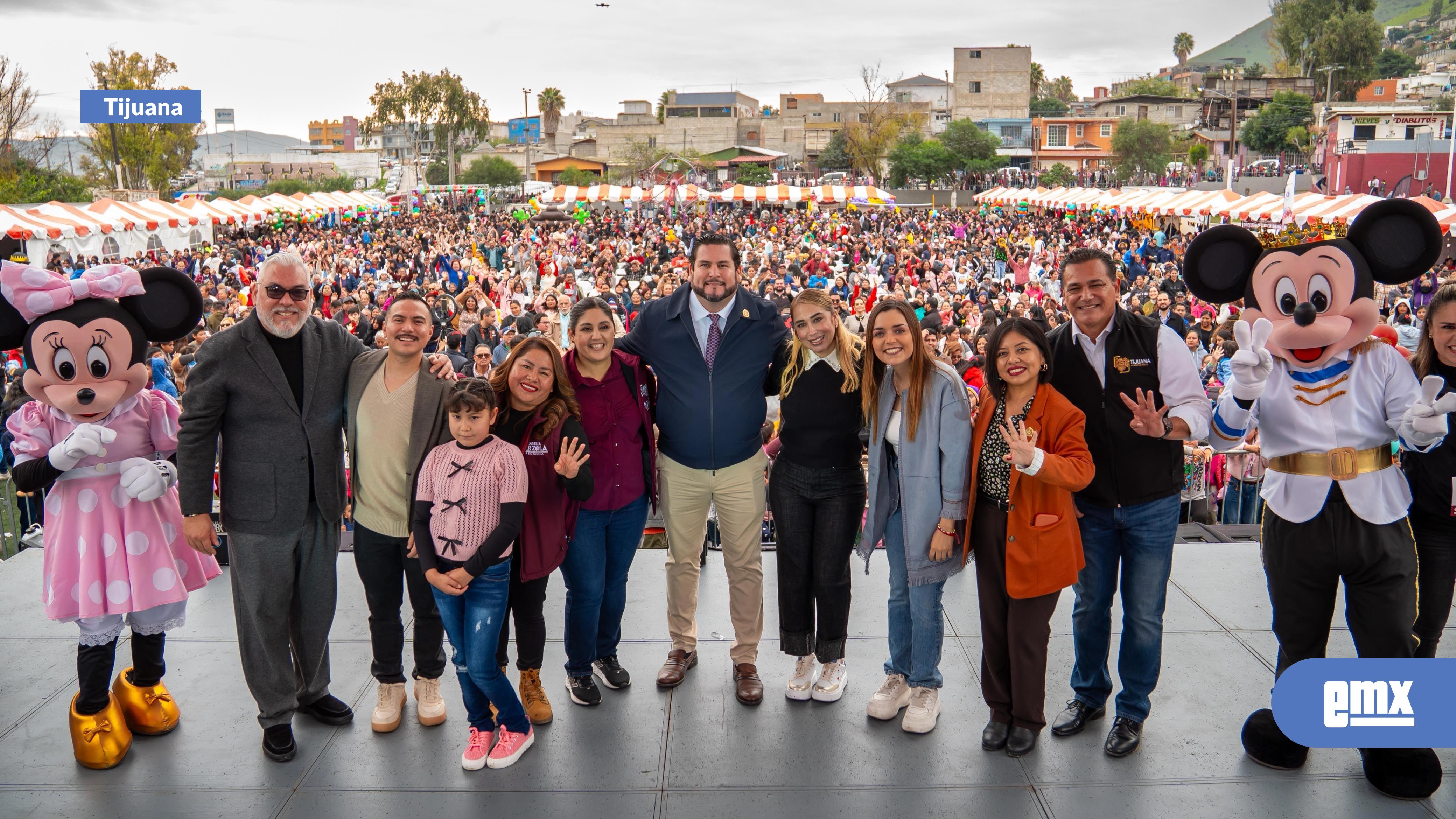 EMX-Convive-Ismael-Burgueño-con-niñas-y-niños-tijuanenses-en-la-celebración-de-Día-de-Reyes-2026