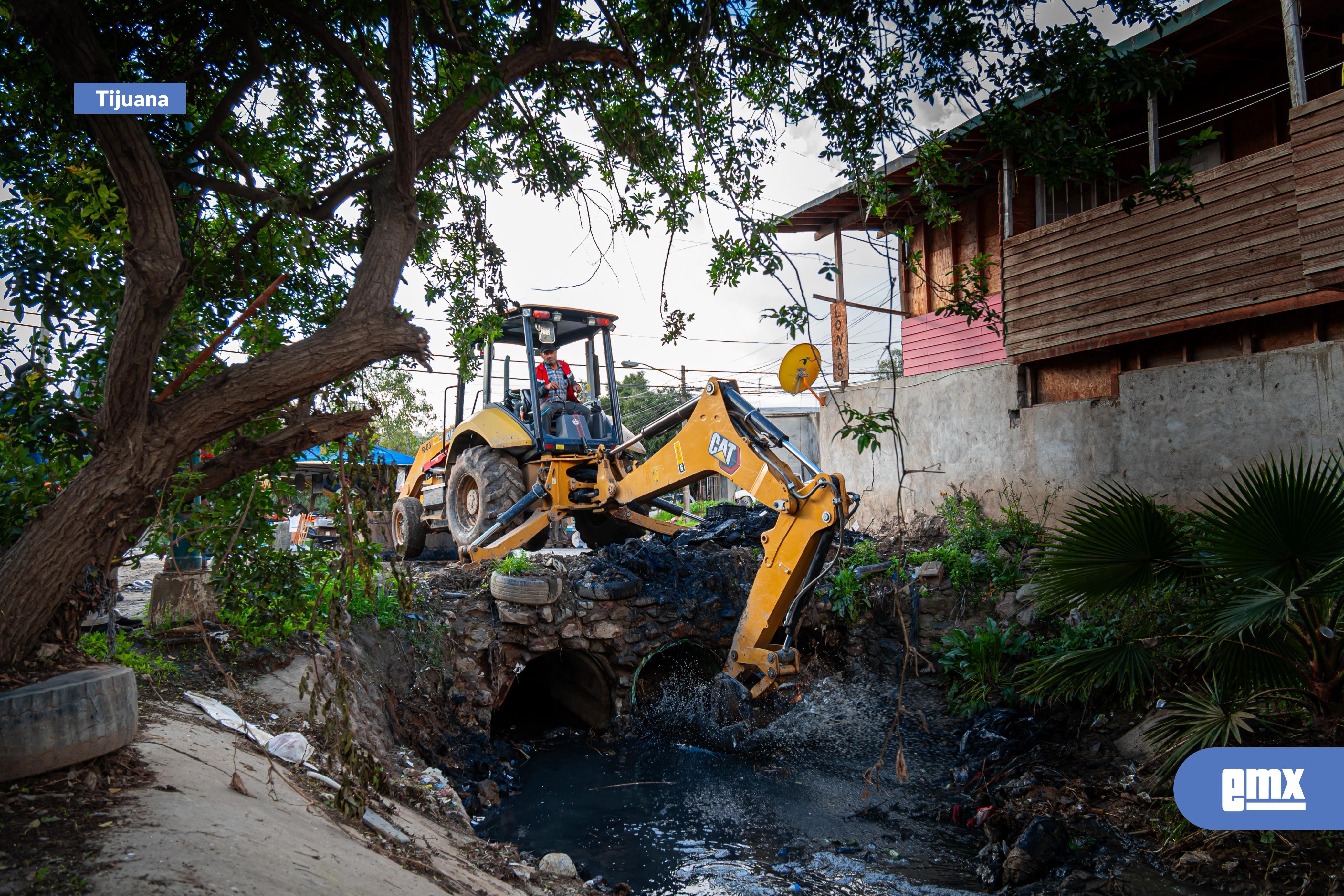 EMX-Retira-Gobierno-Municipal-52-toneladas-de-basura-en-varias-colonias-con-el-programa-‘Tijuana:-Ciudad-Limpia’