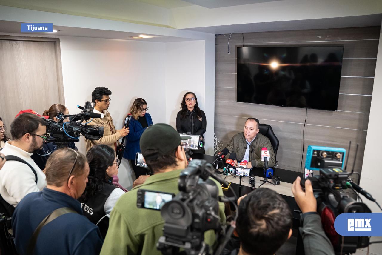 EMX-Escurrimientos-pluviales-y-vandalismo-provocan-socavones-en-vialidades-de-Tijuana