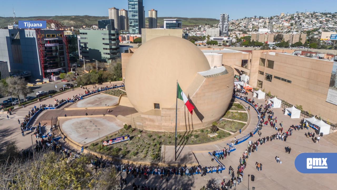 EMX-Parten-Monumental-Rosca-en-el-Centro-Cultural-de-Tijuana