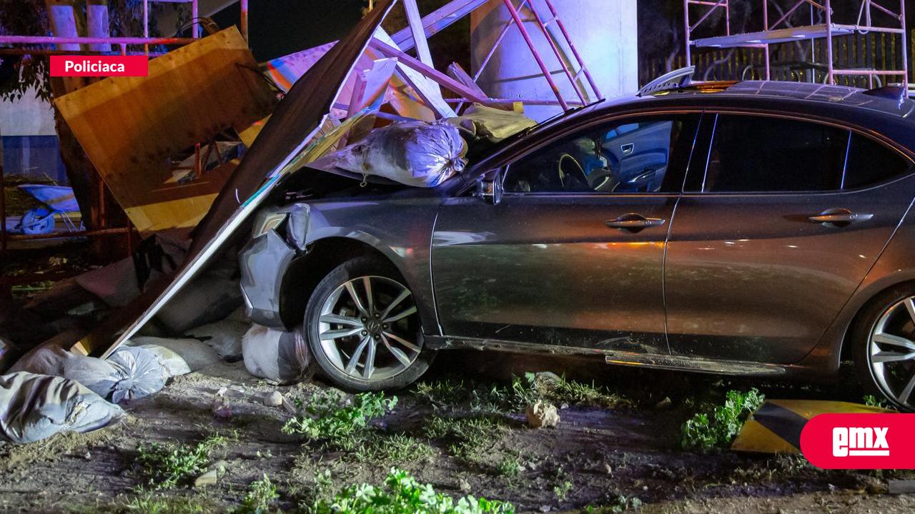 EMX-Vehículo-se-impacta-contra-viaducto-en-la-colonia-Libertad