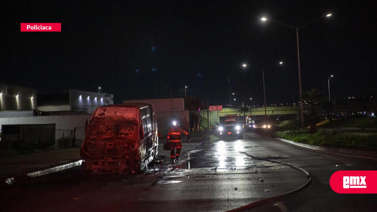 EMX-Camión-cargado-de-sueros-se-incendia-en-la-Vía-Rápida-Oriente