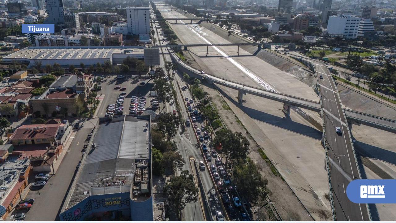 EMX-Imágenes-de-la-garita-internacional-de-San-Ysidro-que-está-mañana-registra-un-cruce-fluido