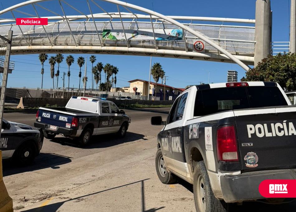 EMX-Evitan-policías-municipales-que-jovencito-atente-contra-su-vida
