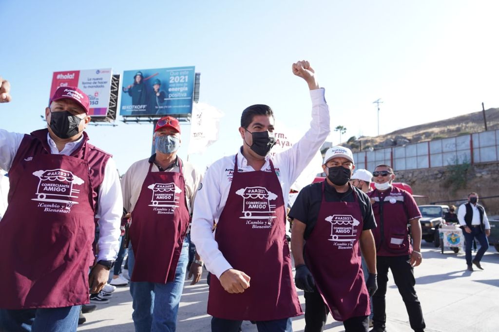 EMX-Respaldan comerciantes ambulantes de Ensenada a Armando Ayala