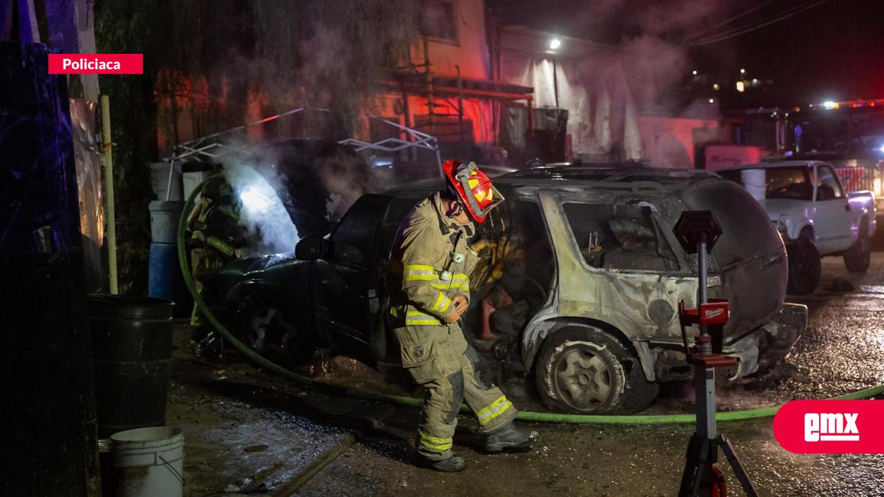 EMX-Se-incendia-camioneta-por-falla-mecánica-en-Ciudad-Jardín