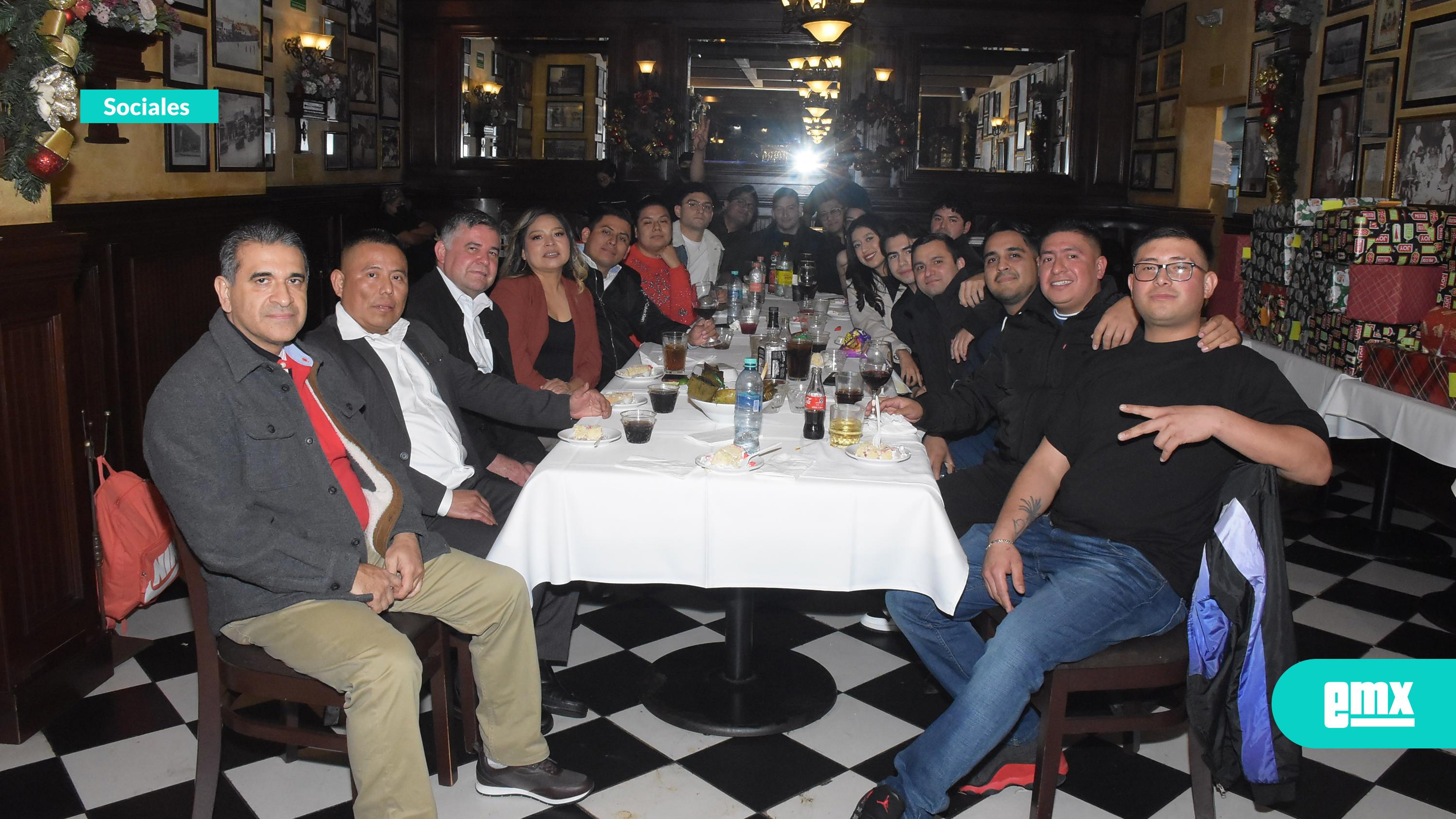 EMX-Empleados-de-distinguido-restaurante-celebraron-su-posada