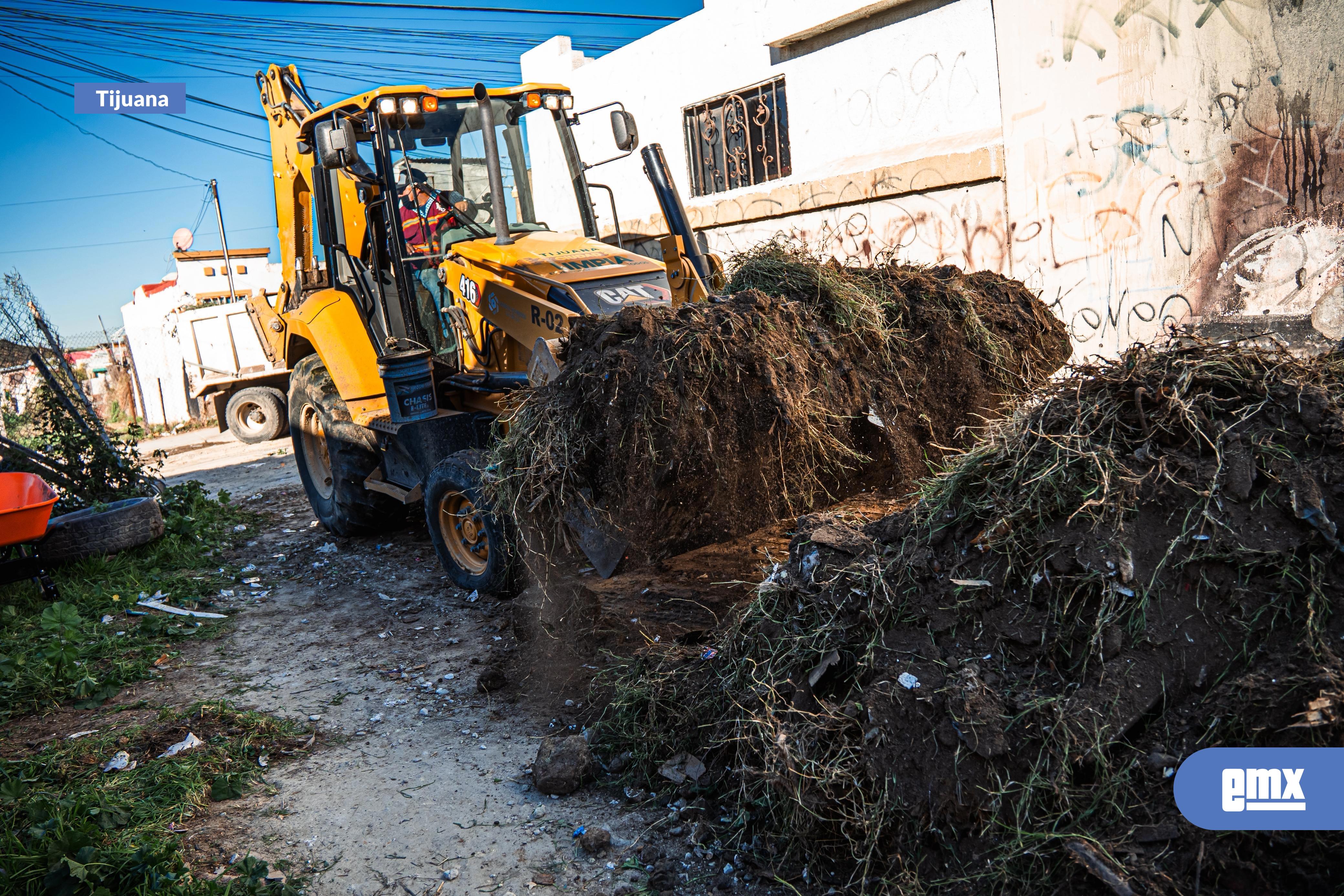 EMX-Retira-Gobierno-de-Tijuana-más-de-60-toneladas-de-basura-y-escombros-en-colonias-de-la-ciudad