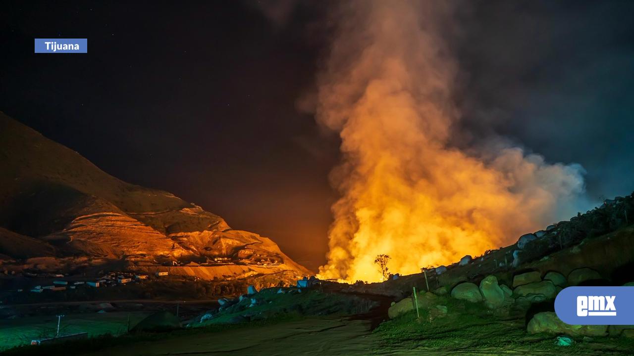 EMX-Incendio-en-procesadora-de-aserrín-continúa-activo;-ya-son-más-de-36-horas