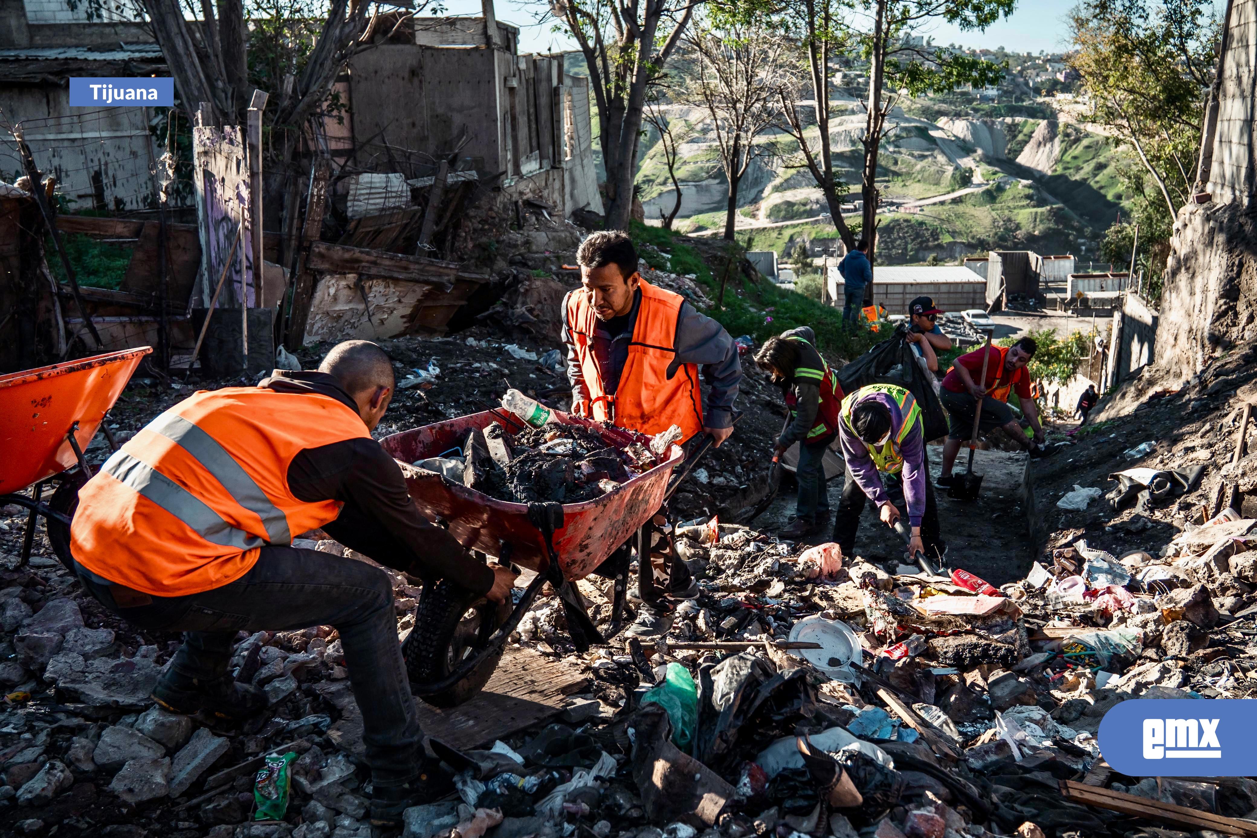 EMX-Continúa Gobierno Municipal labores del programa 'Tijuana: Ciudad Limpia' en colonias de las delegaciones San Antonio de los Buenos, Playas y Centro