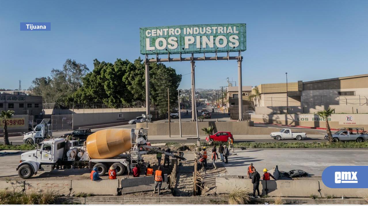 EMX-Inician-los-trabajos-de-reparación-de-socavón-en-la-Vía-Rápida-Poniente