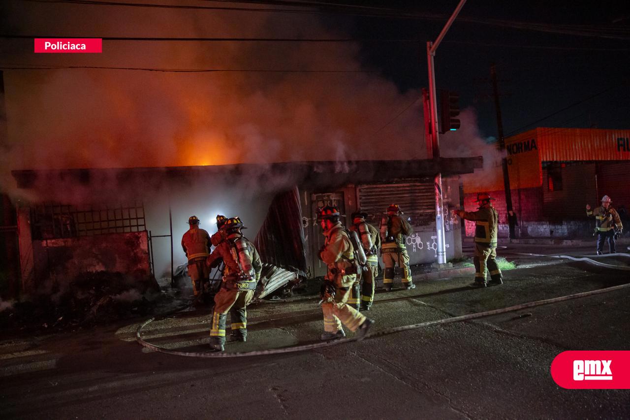 EMX-Incendio consume dos locales comerciales en la colonia 20 de Noviembre