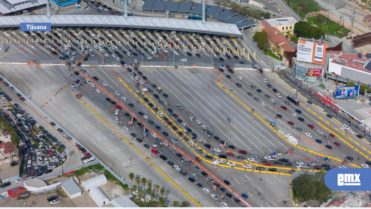 EMX-Así-lucen-al-medio-día--las-filas-de-cruce-a-Estados-por-la-garita-de-San-Ysidro