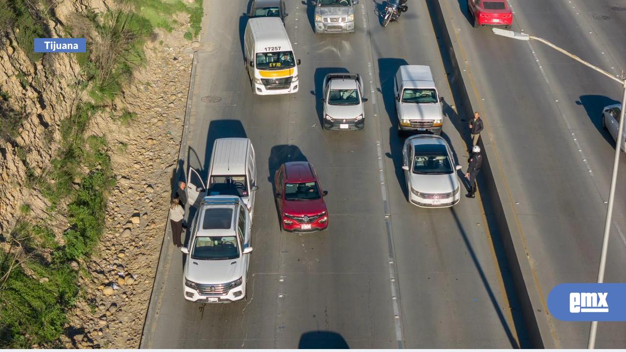 EMX-Doble-choque-por-alcance-provoca-fuerte-congestionamiento-en-prolongación-calle-Segunda
