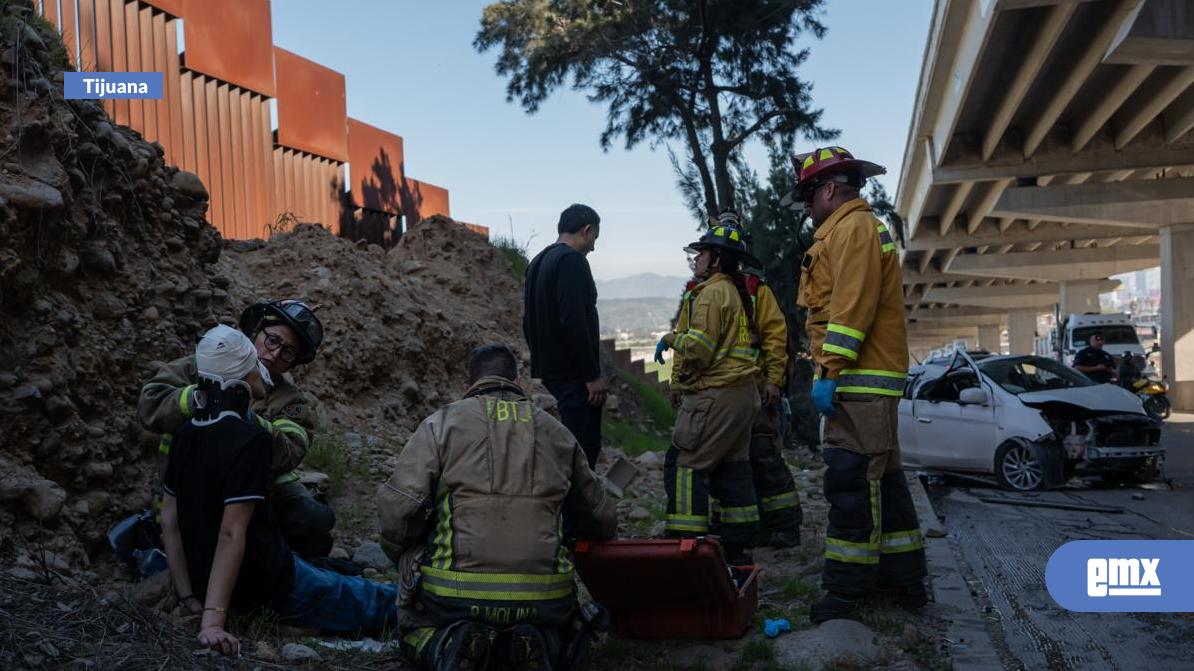 EMX-Volcadura-en-la-avenida-Internacional-deja-un-joven-lesionado