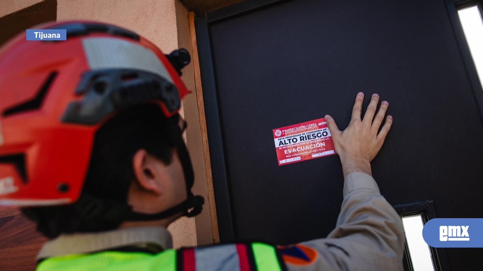 EMX-Reclasifica gobierno municipal engomado en 15 viviendas de la colonia Reforma