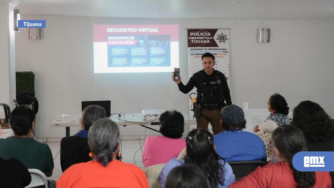 EMX-Imparte-Policía-Cibernética-Municipal-plática-preventiva-a-personas-de-la-tercera-edad