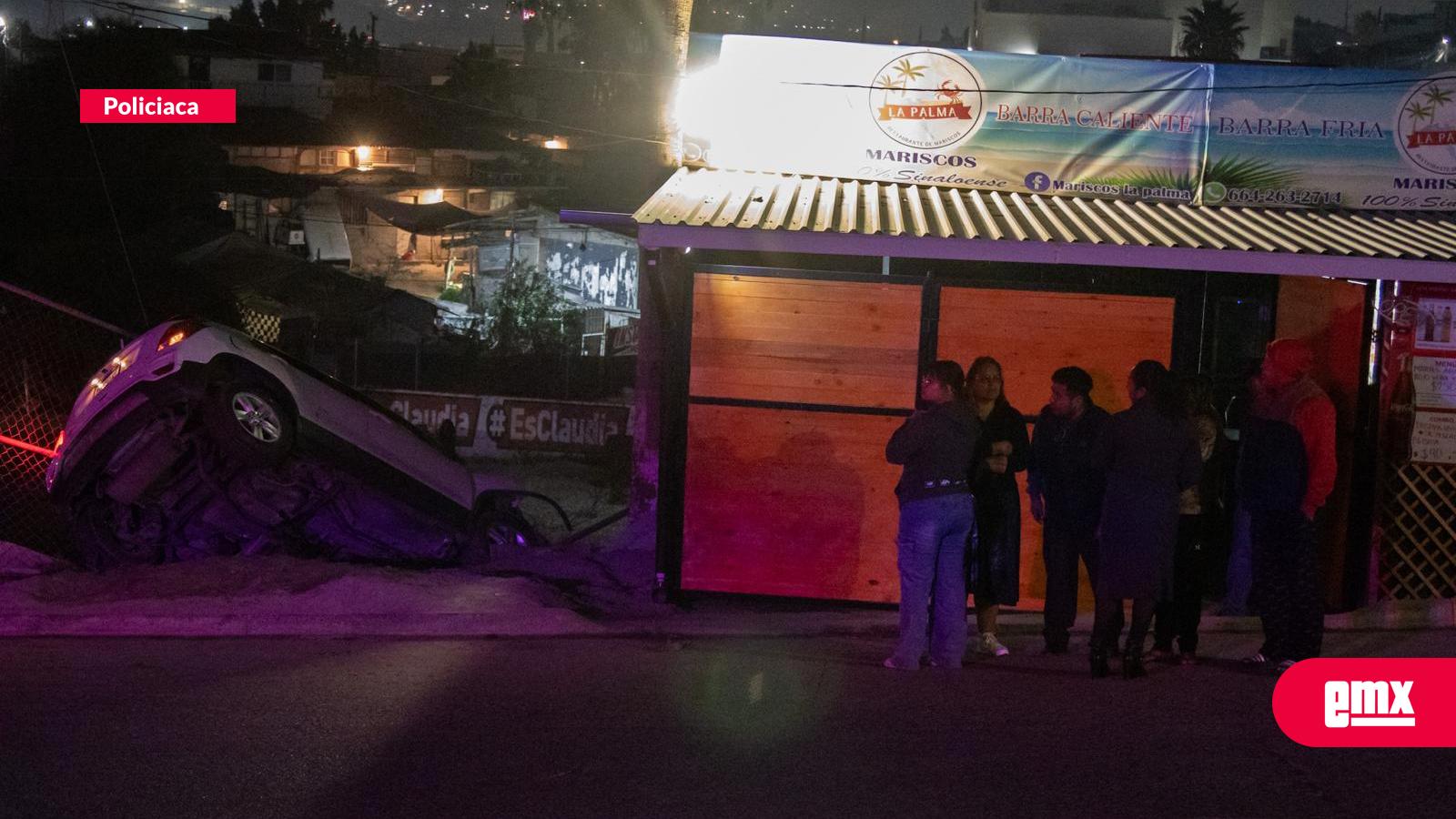 EMX-Camioneta-casi-cae-dos-metros-al-quedarse-sin-frenos