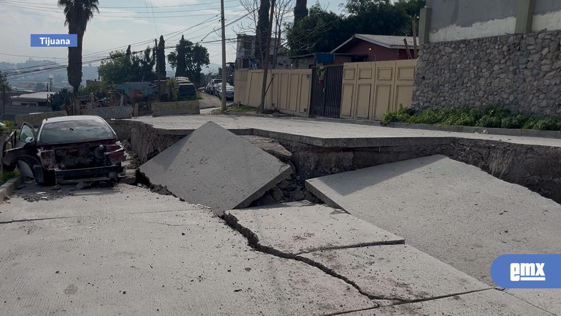 EMX-Deslizamiento-en-colonia-Reforma-avanza-rápidamente;-calle-Literatos-colapsó