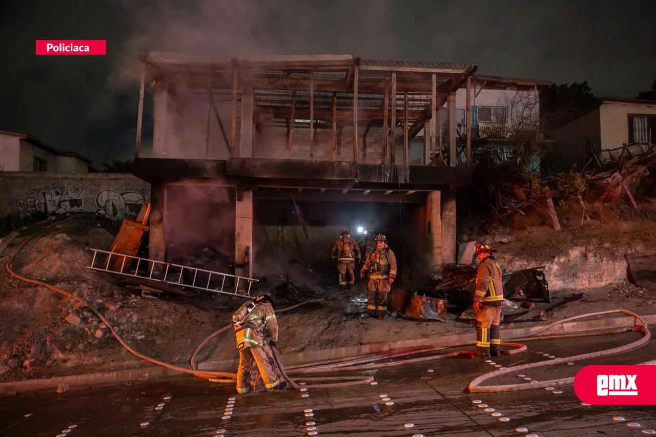 EMX-Se incendia el segundo piso de casa en obra negra en El Florido