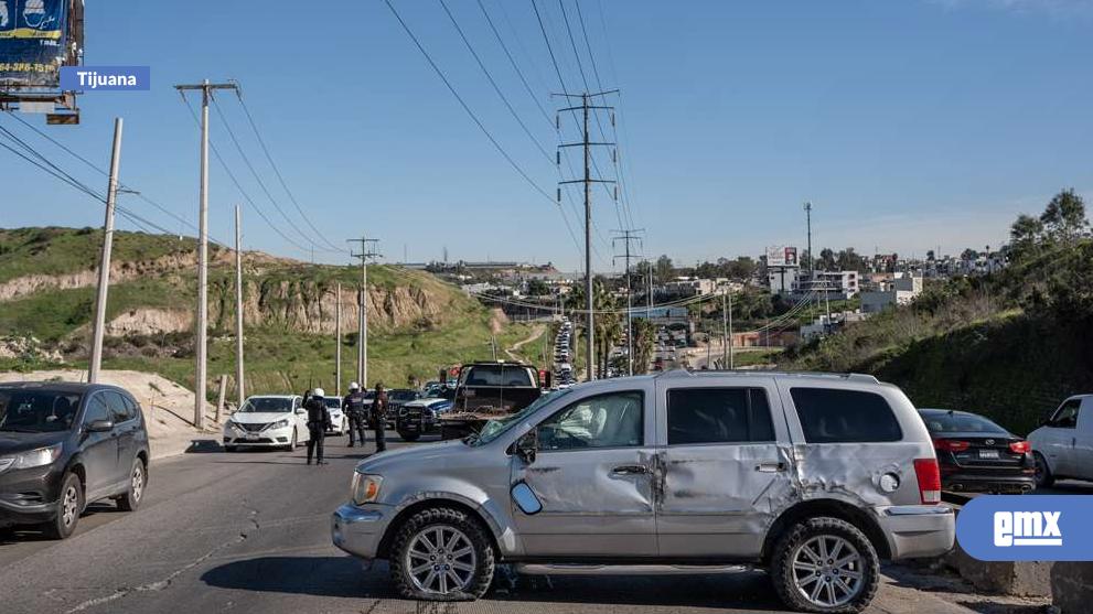 EMX-Tráfico-colapsa-tras-volcadura-en-el-Libramiento-Sur