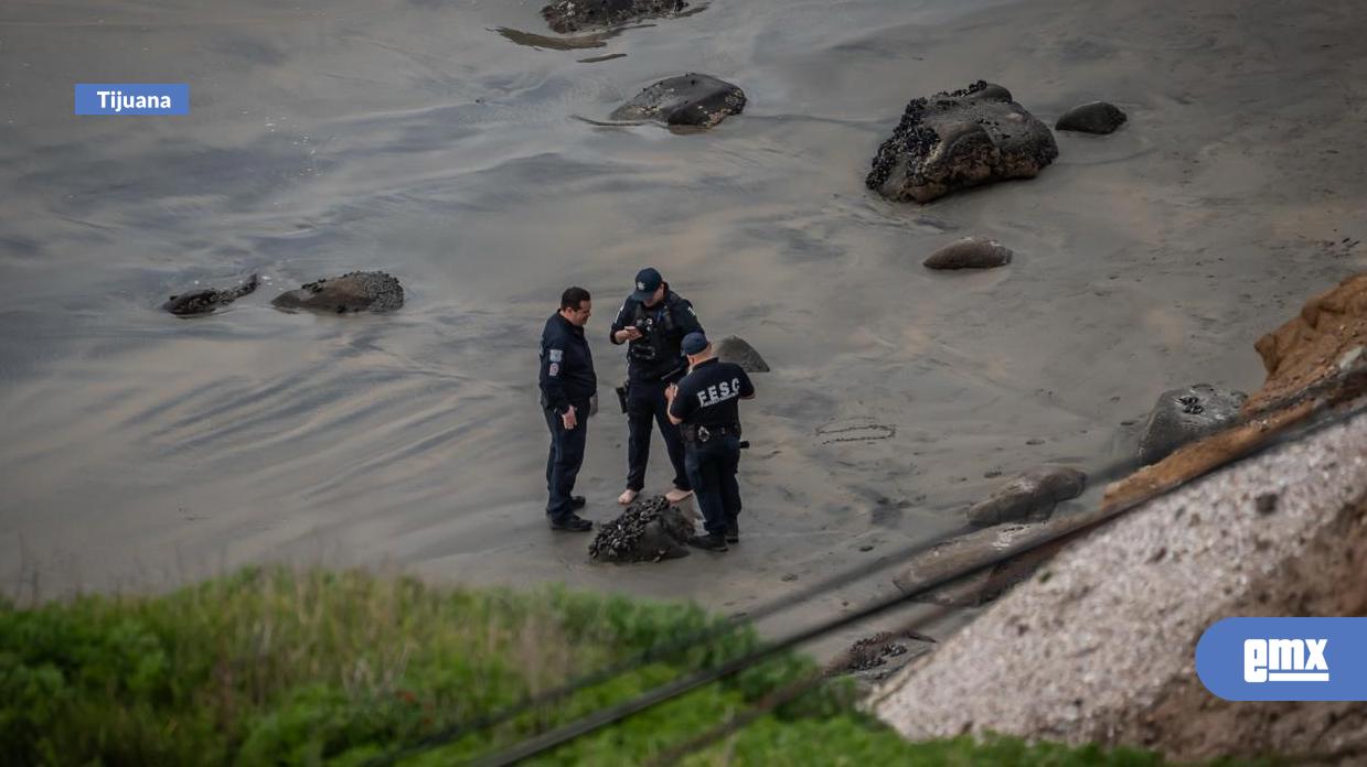EMX-Localizan-cuerpo-sin-vida-a-la-orilla-del-mar-en-la-autopista-Tijuana–Ensenada