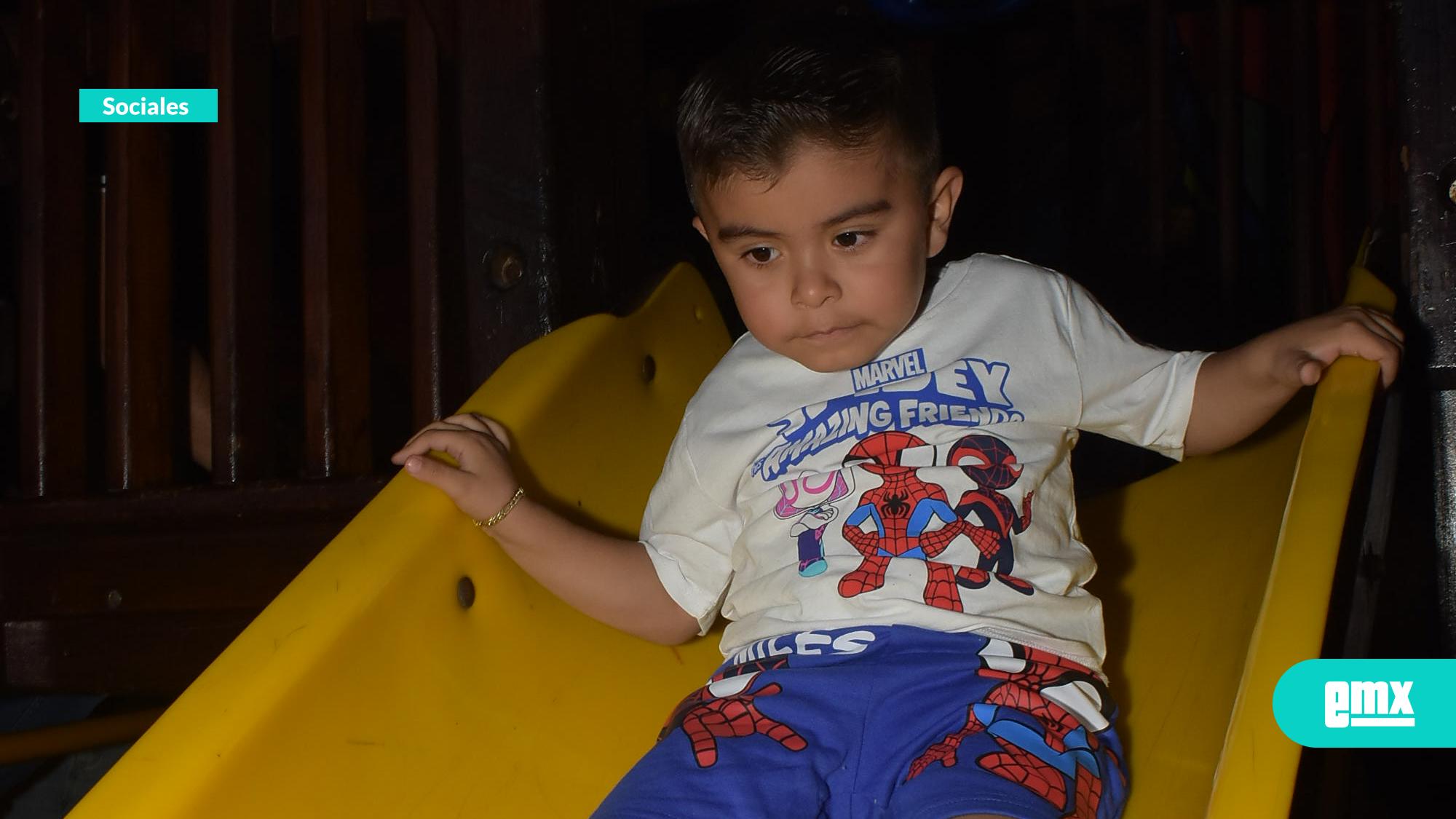 EMX-Spiderman-protagoniza-el-cumpleaños-infantil-de-Jonathan-Franco